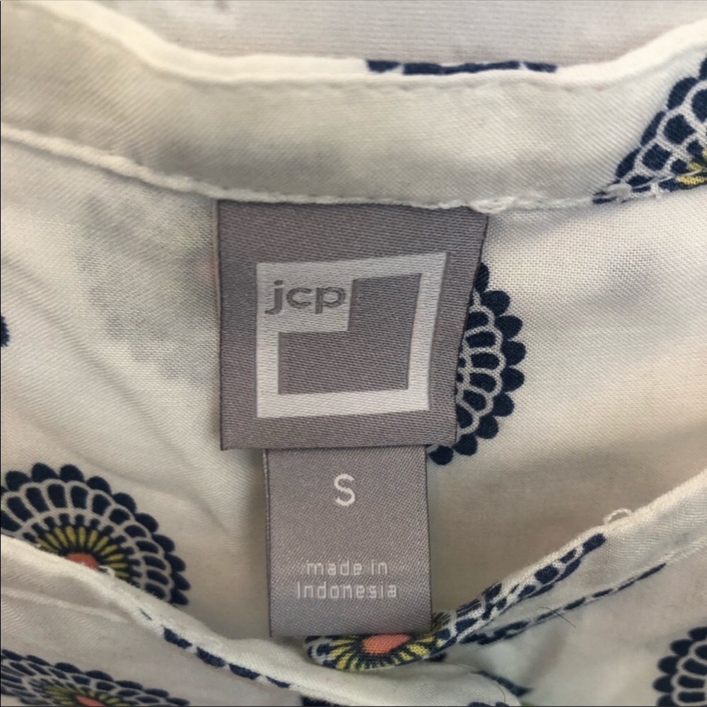 jcpenney / High low button up Blouse - Picture 4 of 5